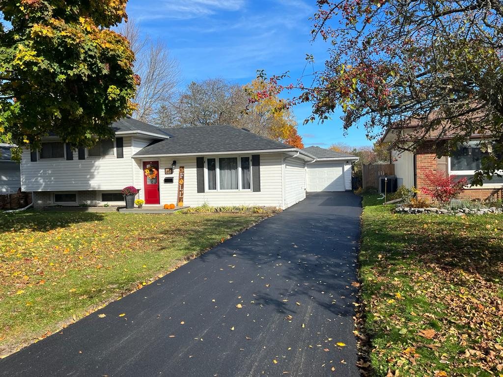 83df8f475fc2fb06756e4bfa003e9338 freshly paved driveway
